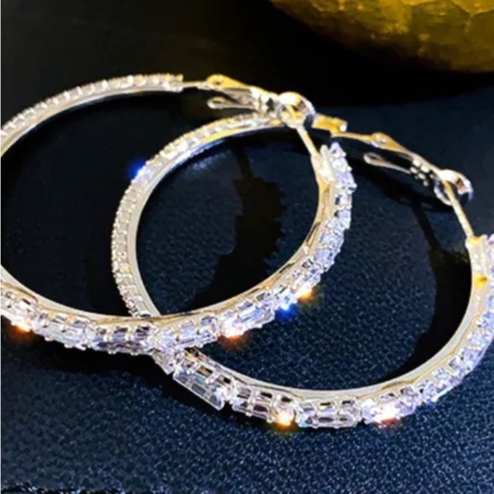 Absolutely Stunning Real Diamond 💎 Moissanite Cut Hoop Earrings - Picture 2 of 10